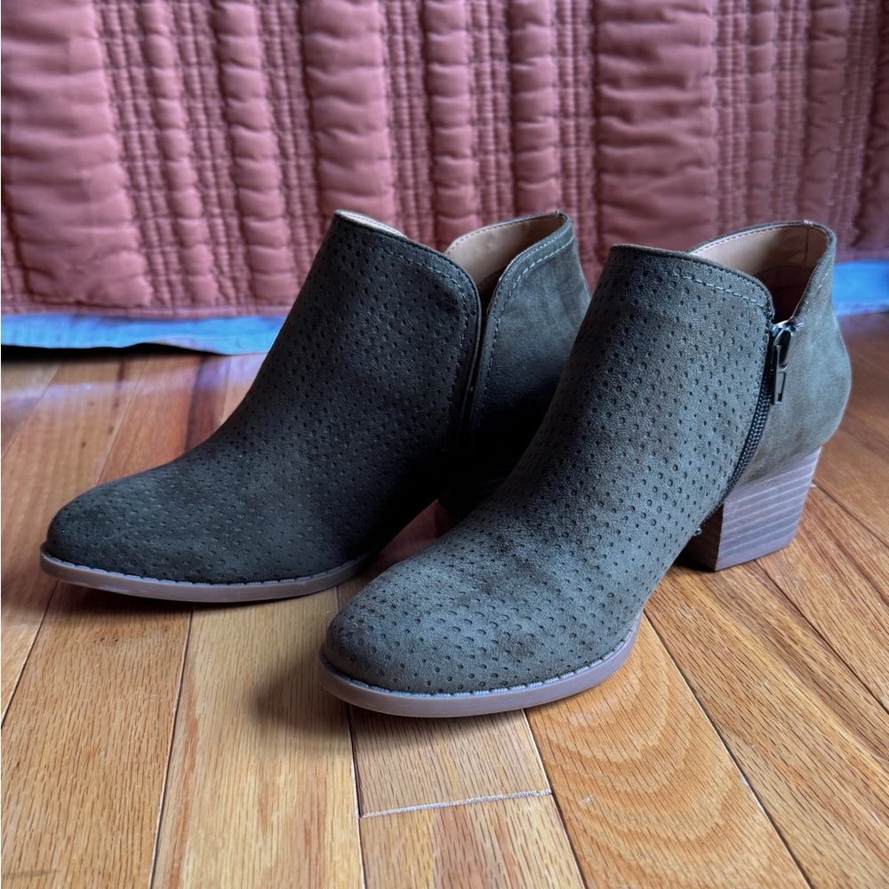 FERGIE Olive Green Booties